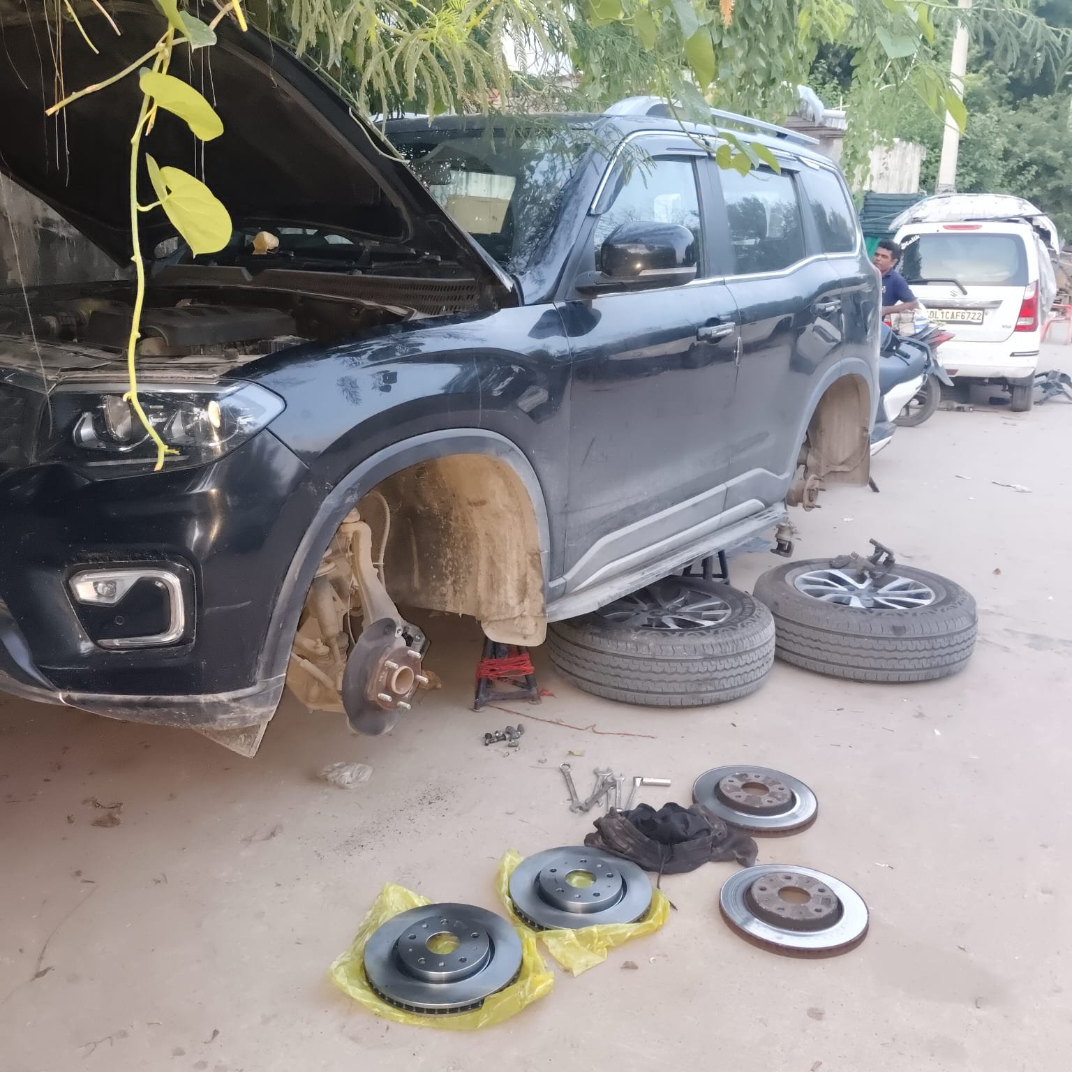 Amit Motors Workshop Photo 24